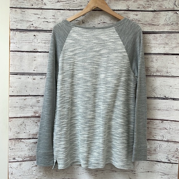 Women's Sweater - Picture 5 of 6